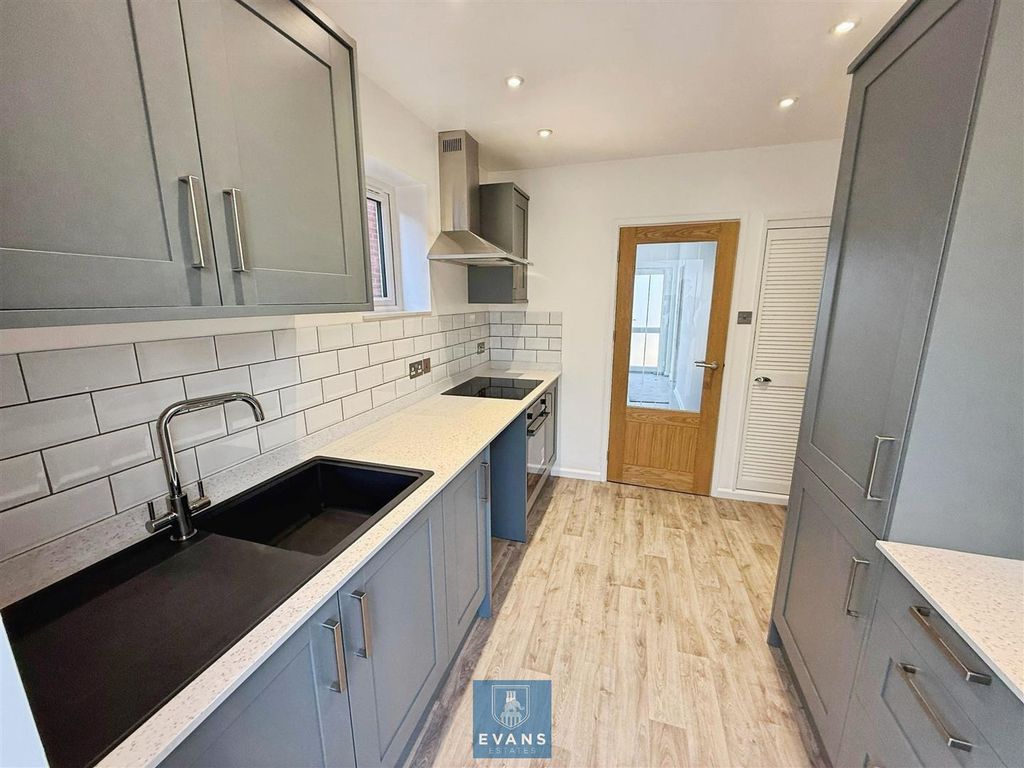 Property photo 2 of 17 Kitchen