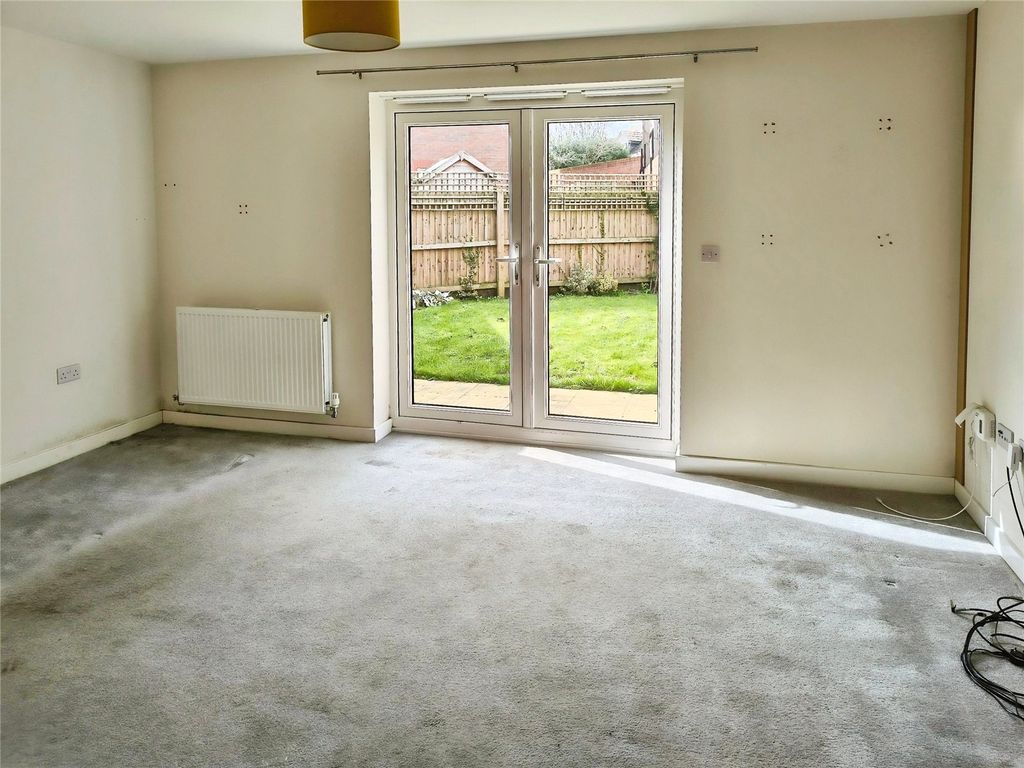 Property photo 3 of 12 Lounge