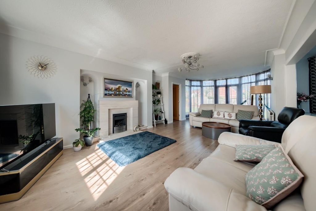 Property photo 2 of 28 Sitting Room