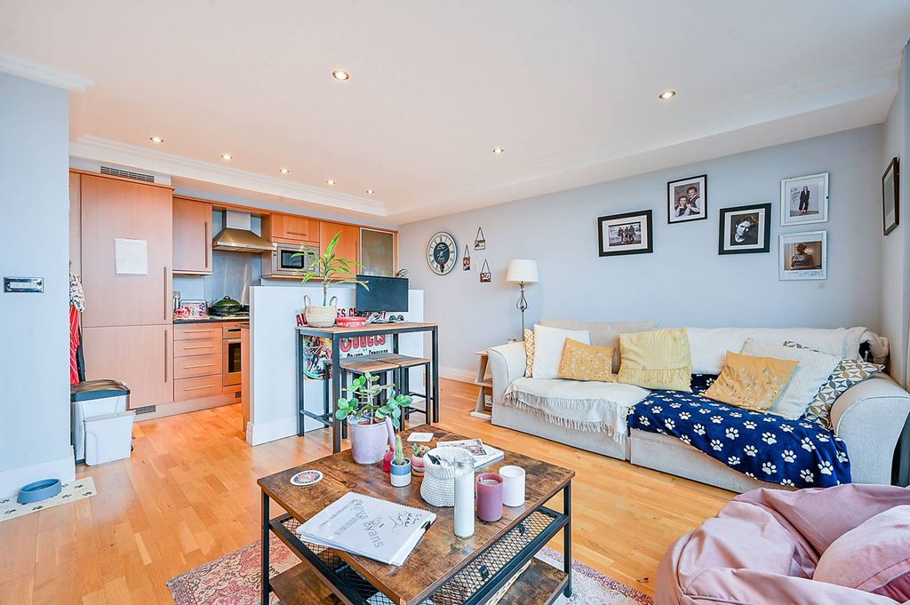 Property photo 2 of 6