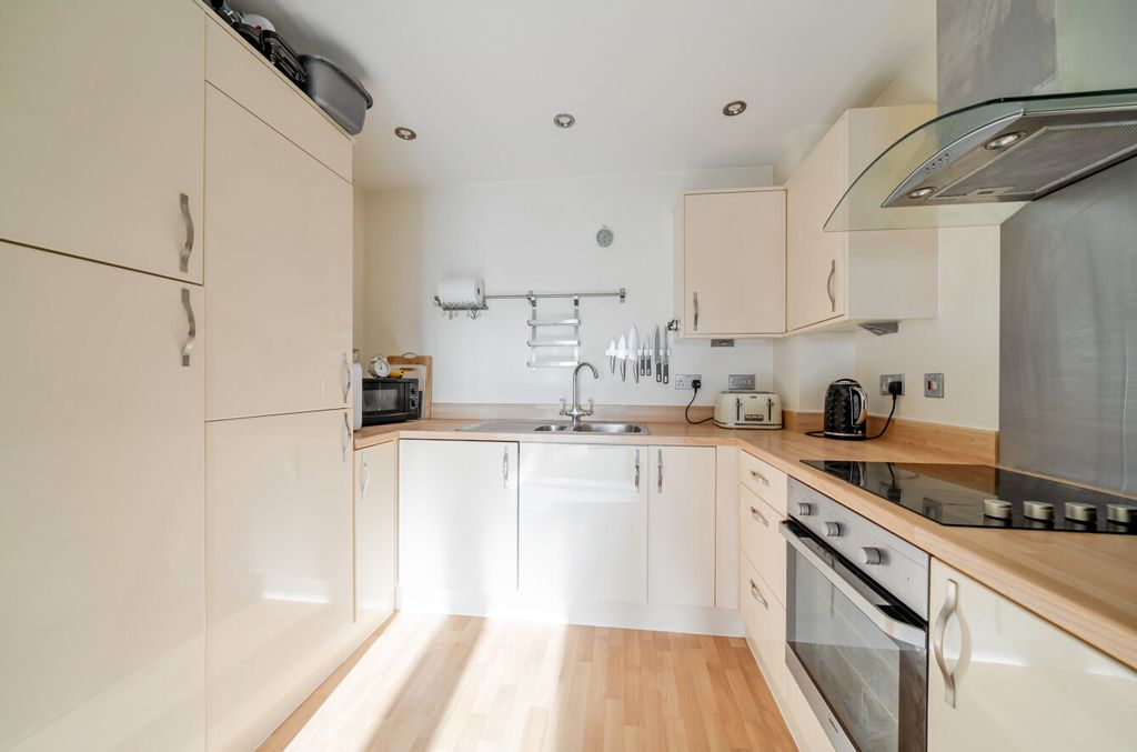 Property photo 3 of 10 1393405-17-695E57...