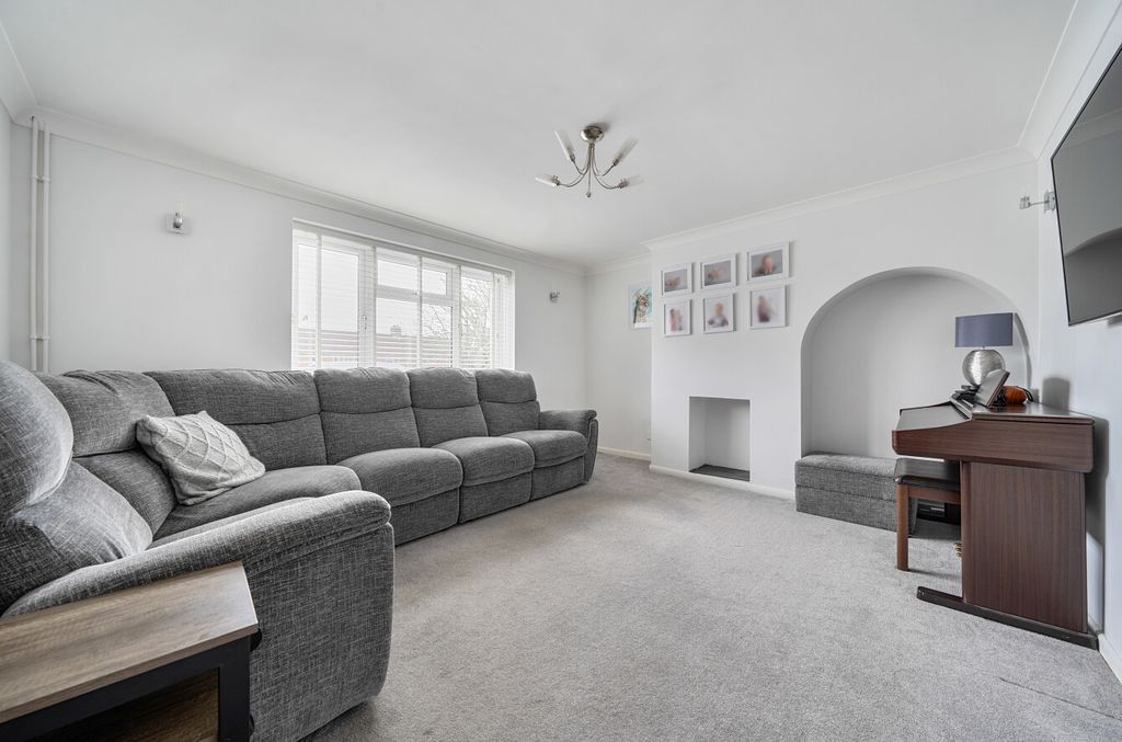 Property photo 3 of 16 1441045-16-69De5c...