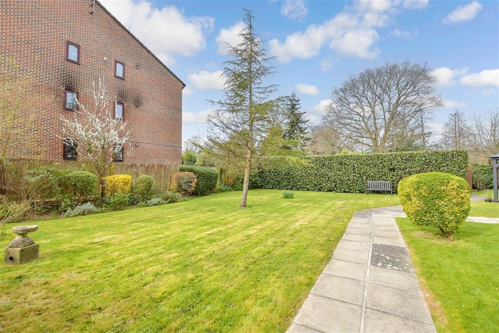 Property photo 1 of 16 Communal Gardens