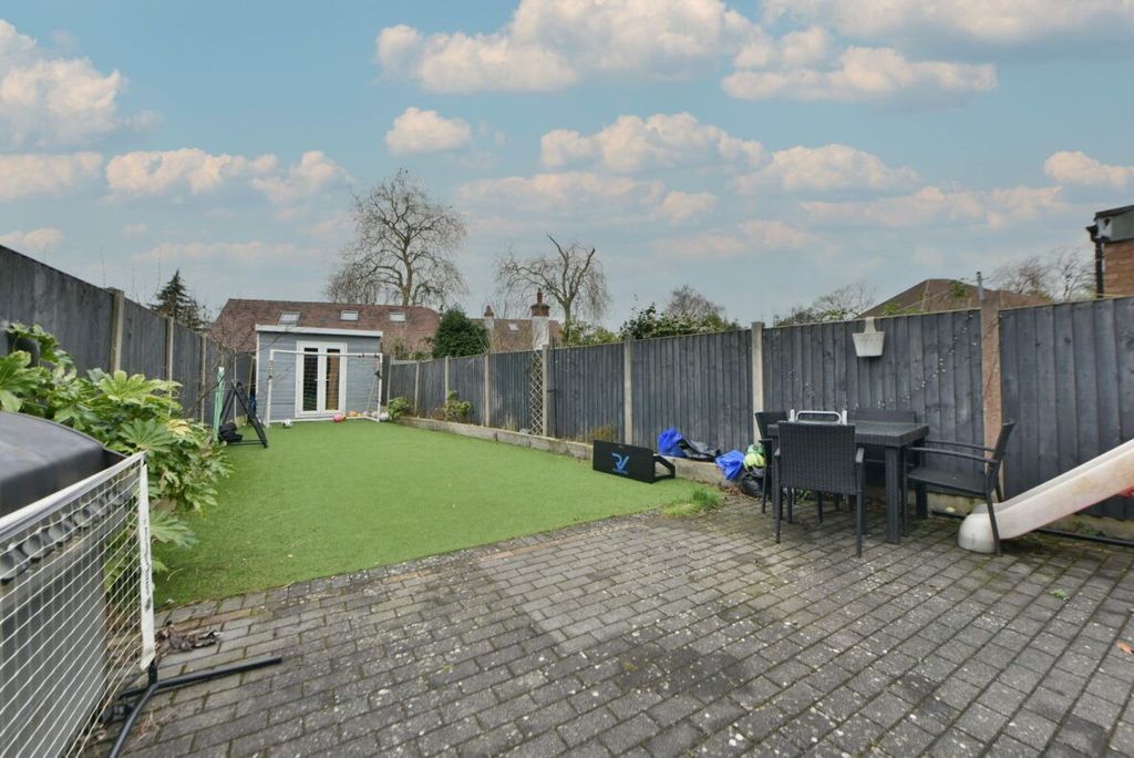 Property photo 2 of 20