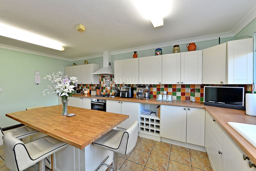Property photo 3 of 21 Kitchen/Breakfast Room