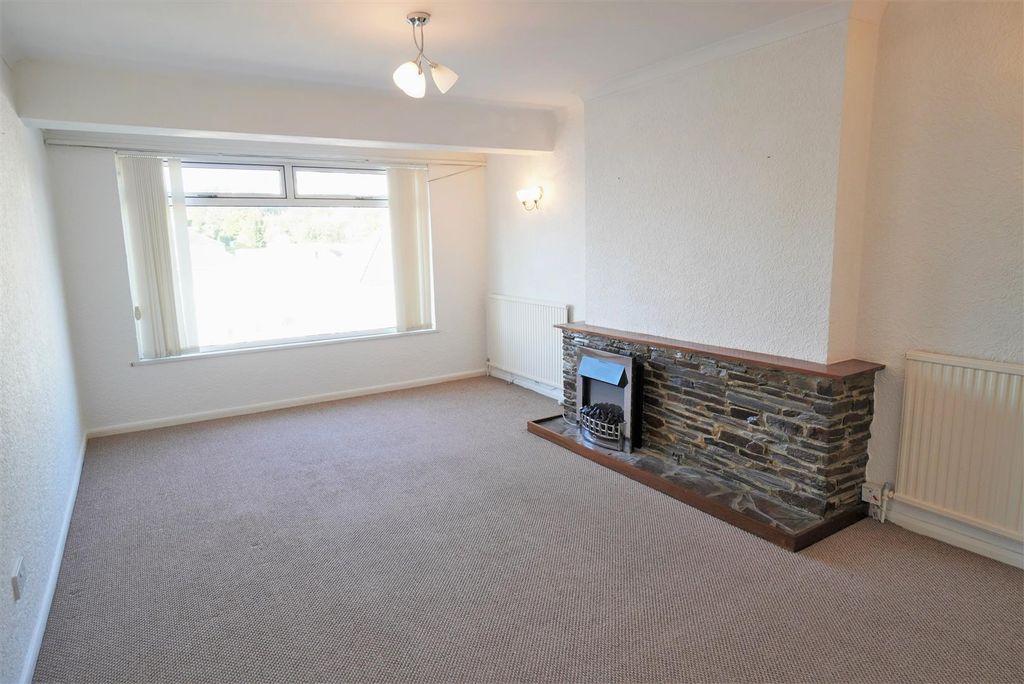 Property photo 2 of 12 Lounge