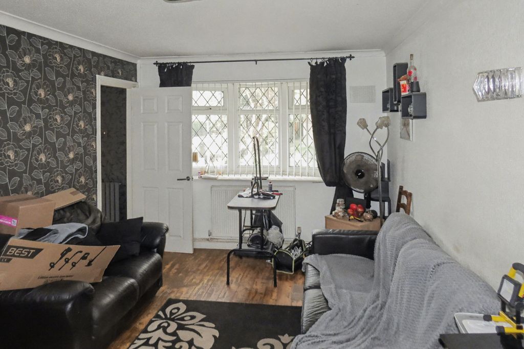 Property photo 3 of 15 78 Nookfield, Moss Side, Leyland, Lancashire, Pr26 7yd