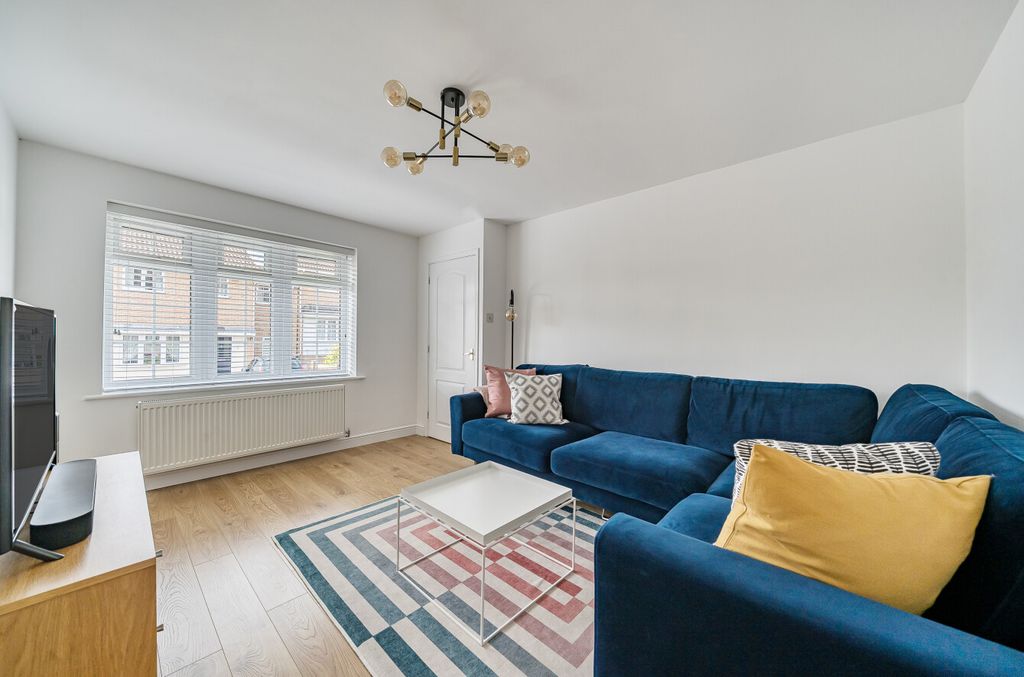 Property photo 3 of 14 137351856900dc1Ef374c