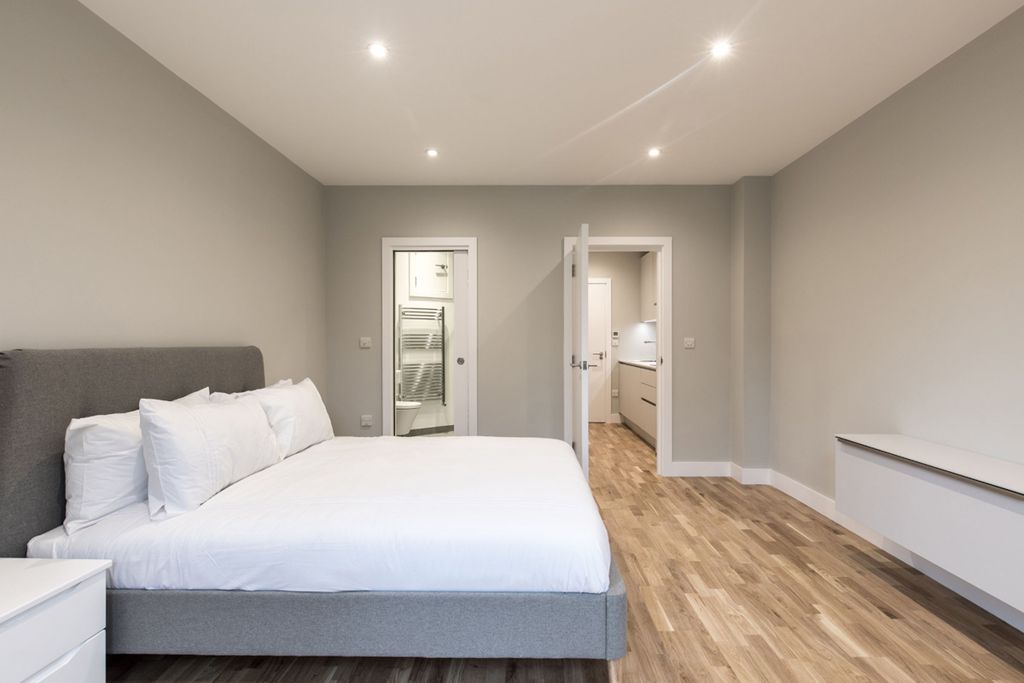 Property photo 3 of 10 Living_Room