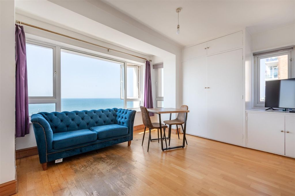 Property photo 2 of 9 Reception