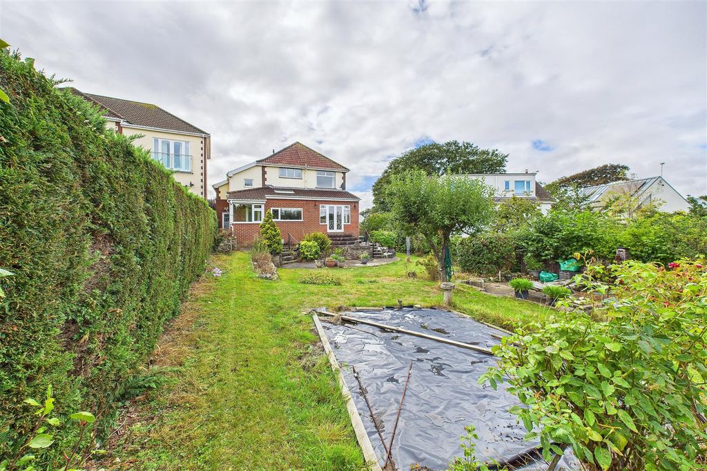 Property photo 2 of 21