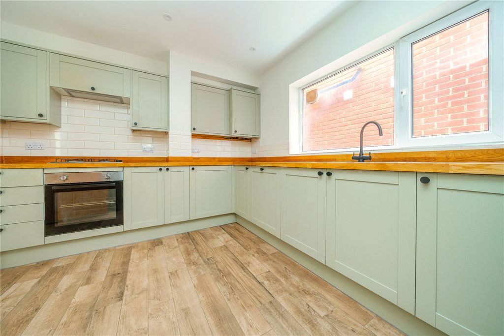 Property photo 2 of 16 Picture No. 10