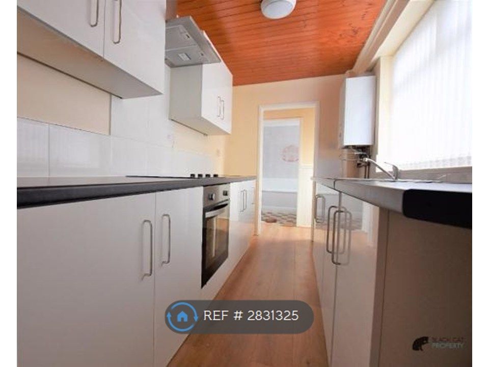 Property photo 2 of 9 Kitchen