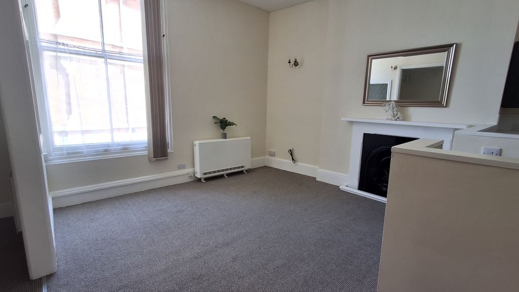 Property photo 3 of 11 Living Room