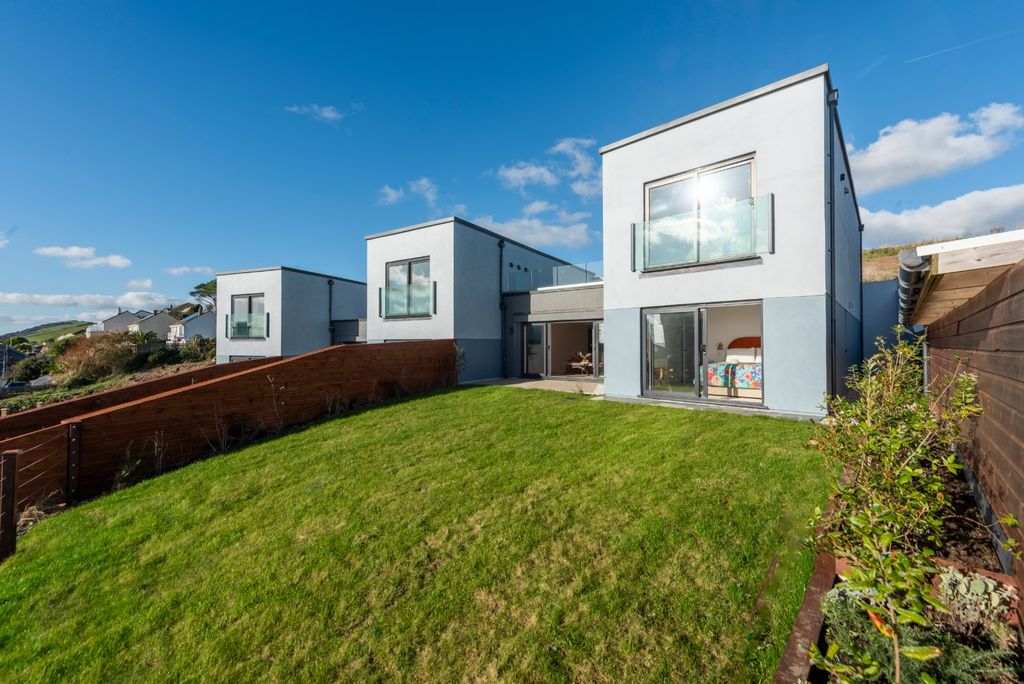 Property photo 2 of 20 Main Elevation