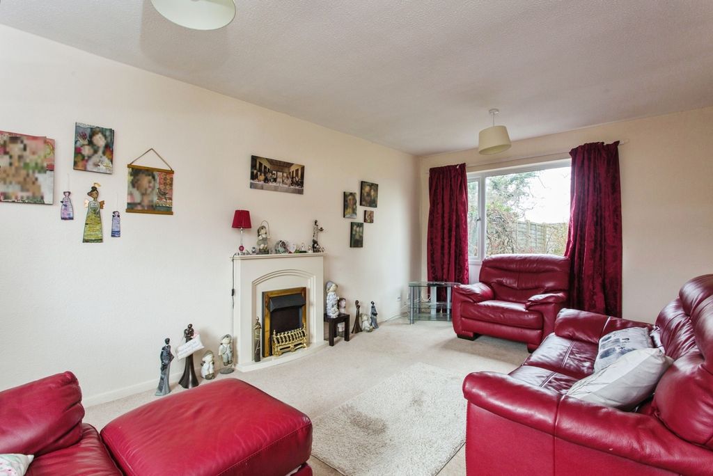 Property photo 3 of 14 Lounge