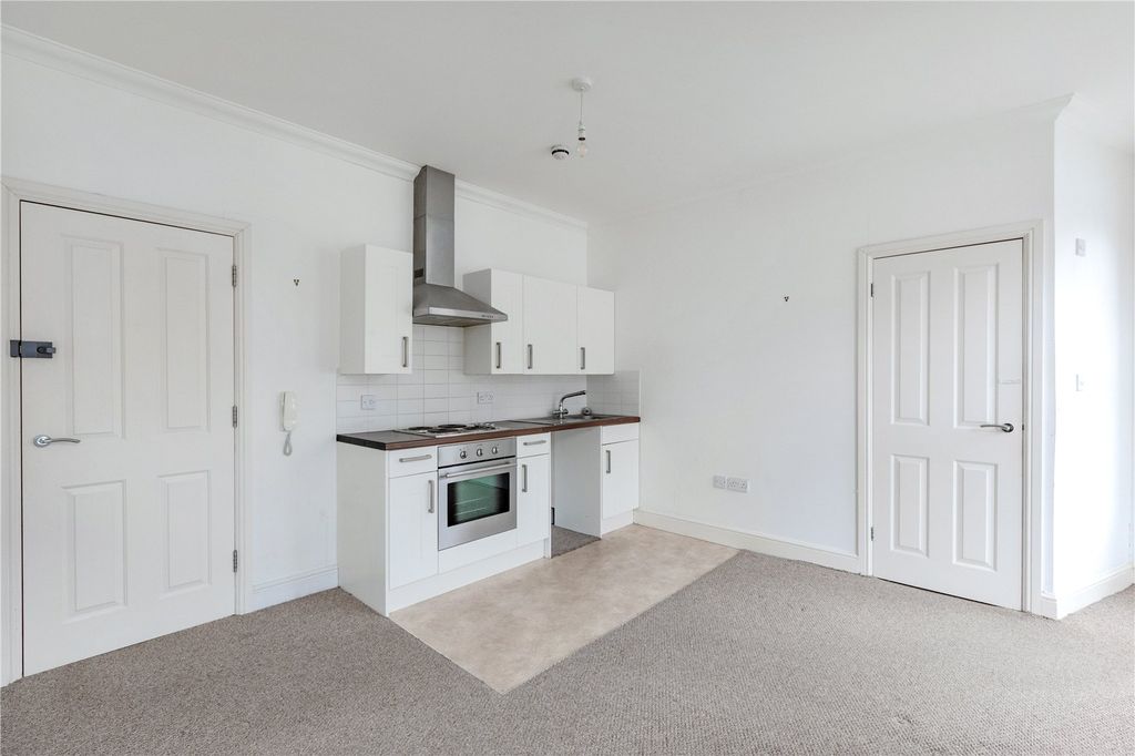 Property photo 3 of 9 Studio Room