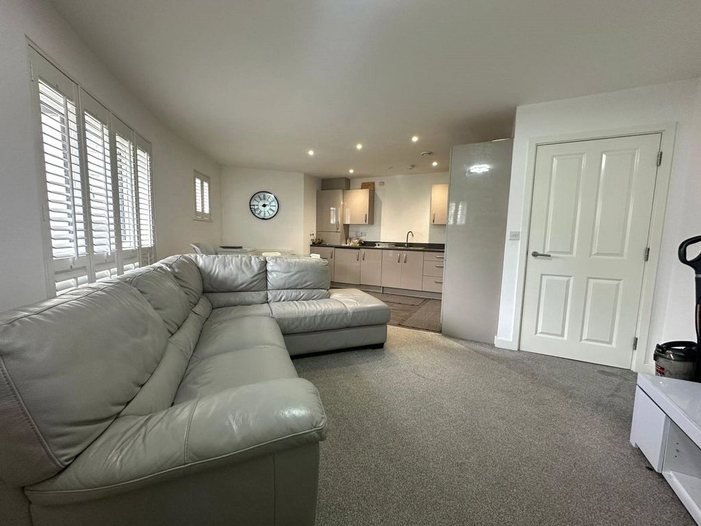 Property photo 2 of 12 Picture No. 11