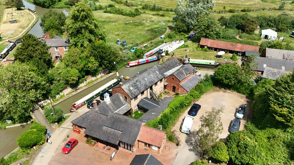 Property photo 3 of 11 Dji_20250616122658_0166_D.Jpg
