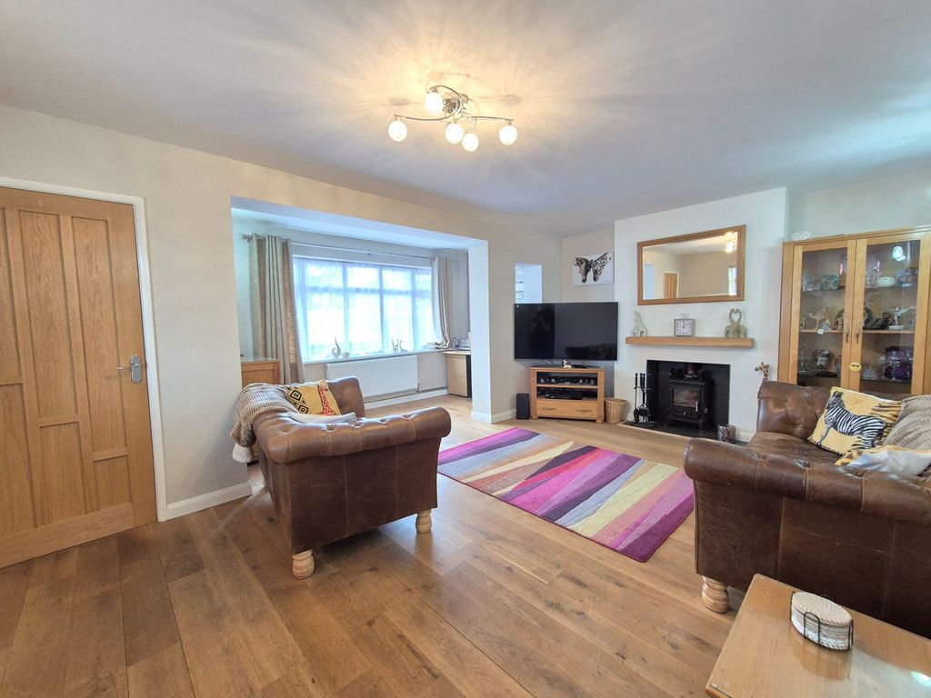 Property photo 2 of 21 Lounge