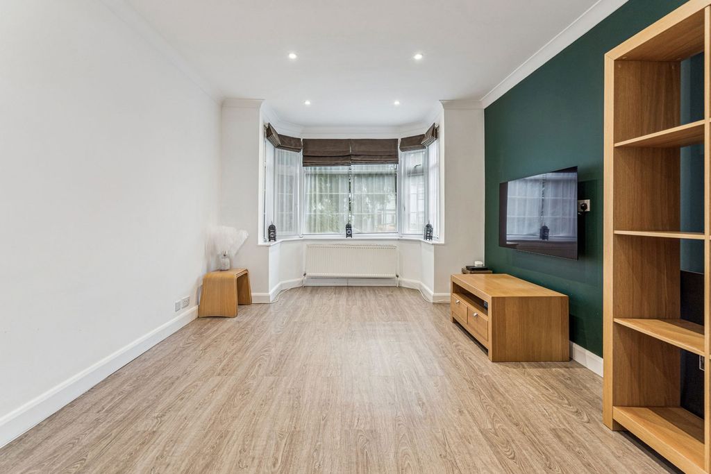 Property photo 2 of 26