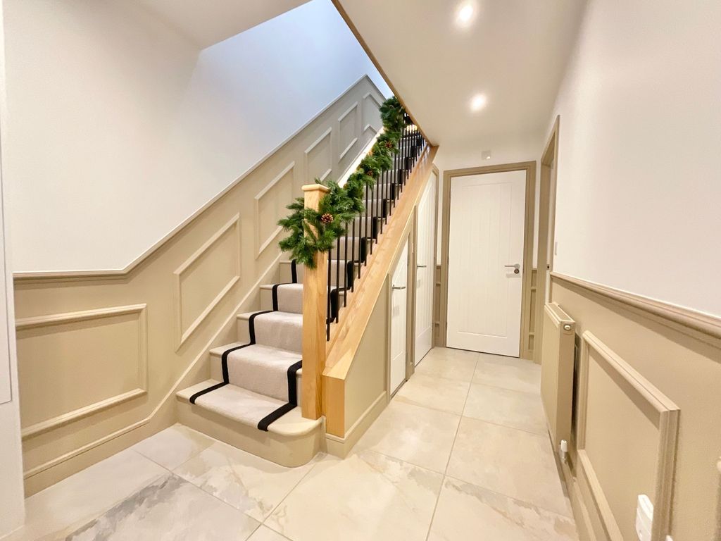 Property photo 2 of 25