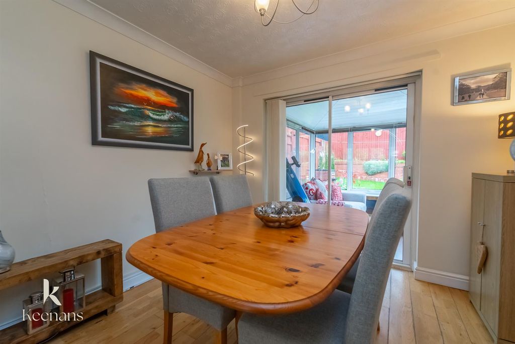 Property photo 3 of 38 The Glade (3).Jpg