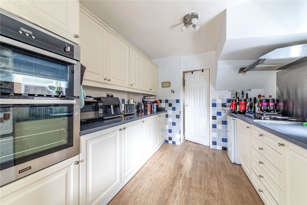 Property photo 3 of 20 Kitchen