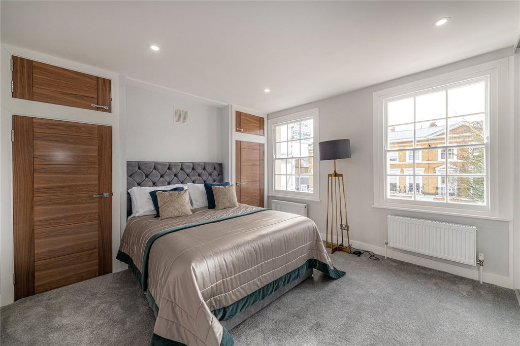 Property photo 3 of 18 Principal Bedroom