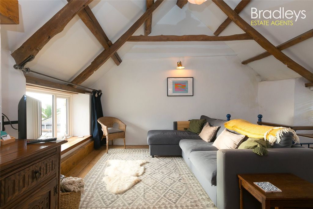 Property photo 3 of 23 Picture No. 20