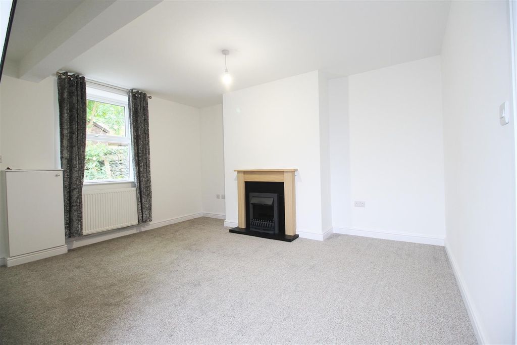 Property photo 2 of 12 Lounge.Jpg