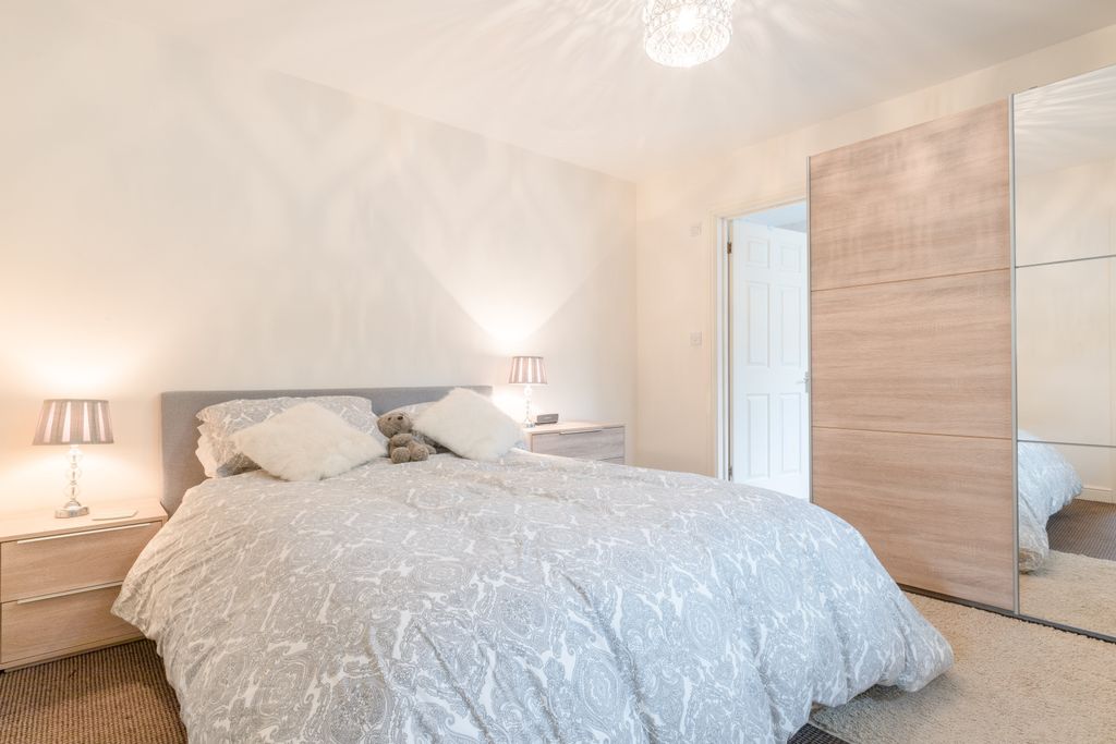 Property photo 3 of 5 Bedroom