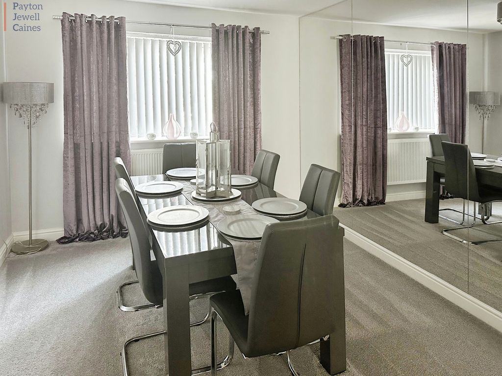 Property photo 3 of 31 Dining Room