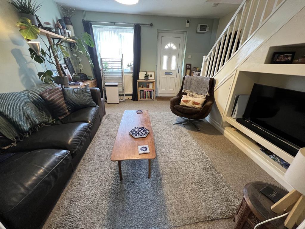 Property photo 2 of 8 Lounge