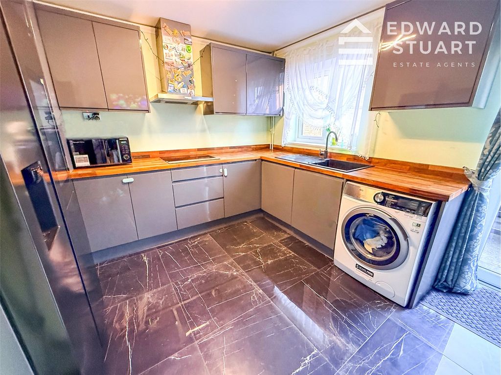 Property photo 2 of 11 Picture No. 08