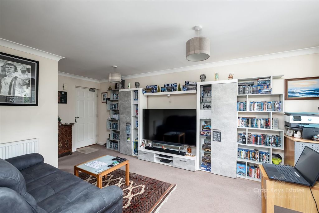 Property photo 3 of 11 Sitting Room/Diner