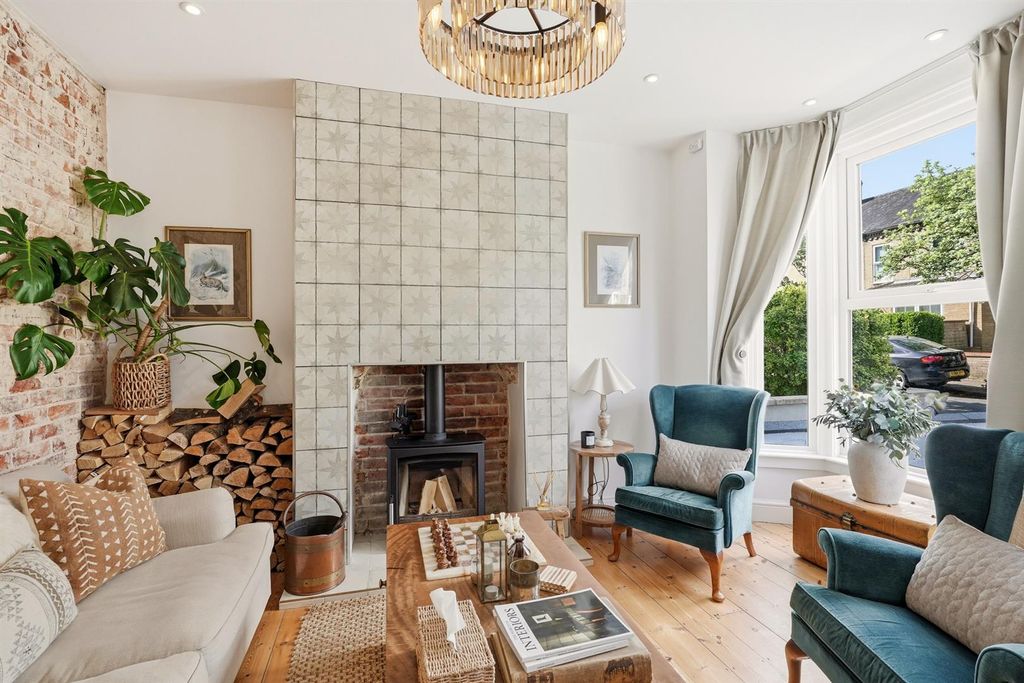 Property photo 2 of 28 6-Connaughtrd-019.Jpg