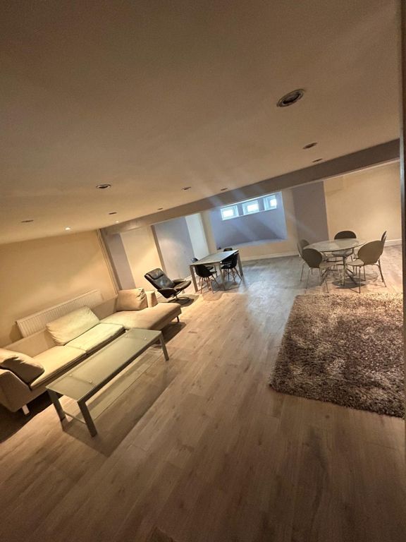 Property photo 2 of 31