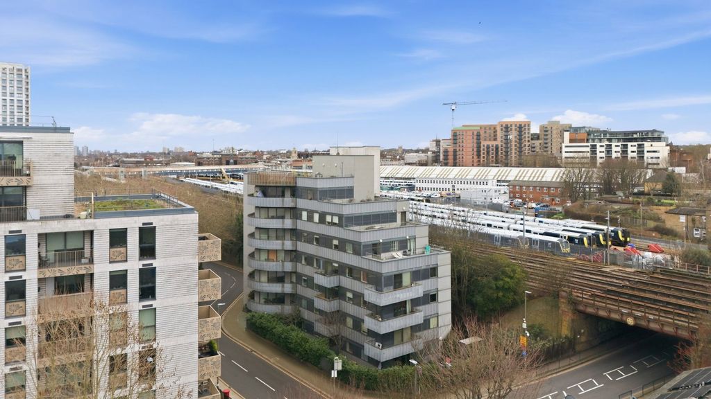 Property photo 3 of 20