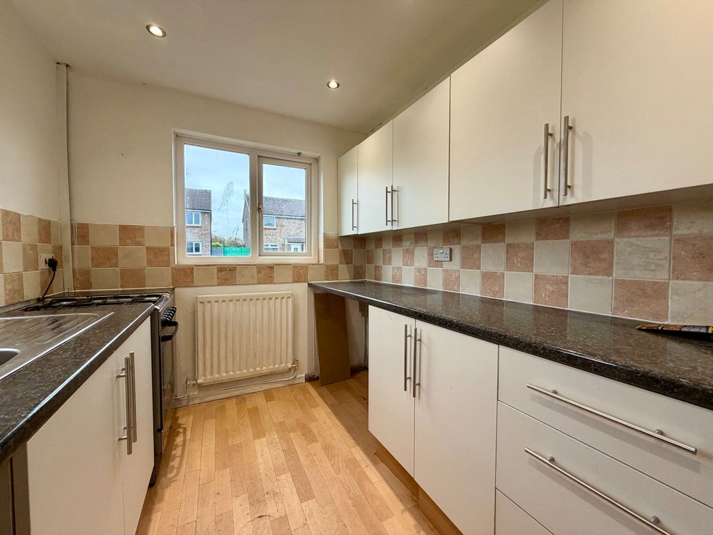 Property photo 2 of 10 Kitchen