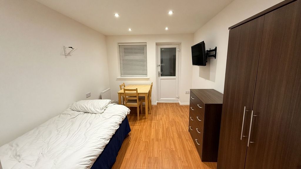 Property photo 1 of 3