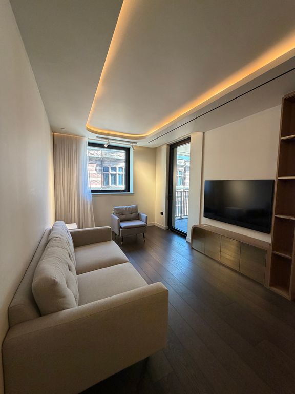 Property photo 1 of 20 Living Room