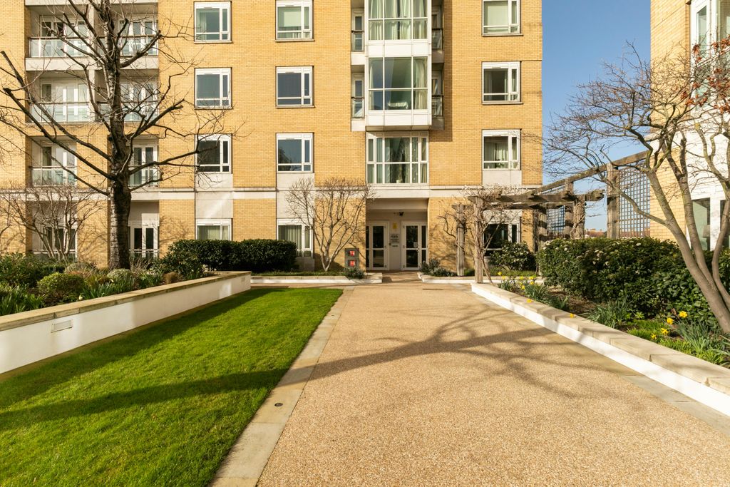 Property photo 2 of 11 G6A Westferry Circus -2.Jpg