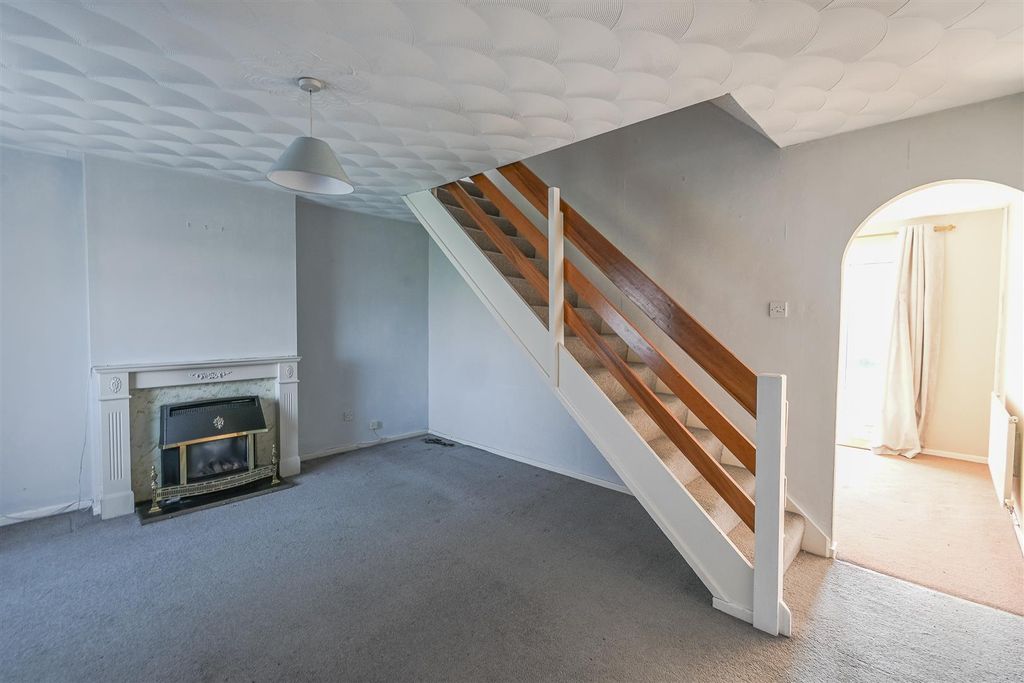 Property photo 3 of 21 Living Room