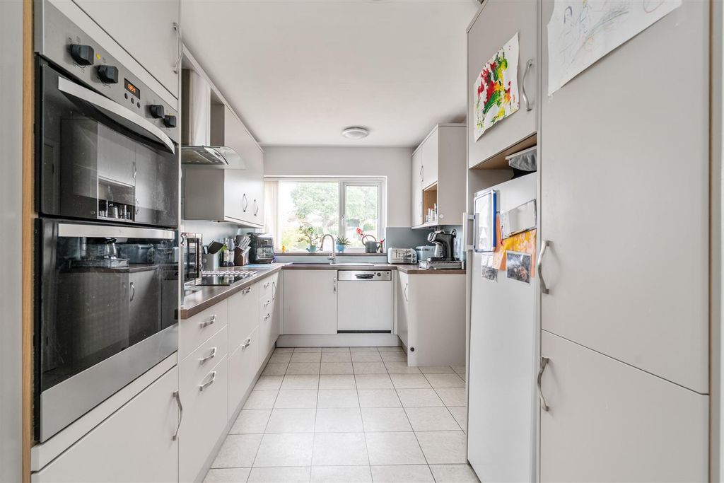 Property photo 2 of 17 45 Hollywell Road_1.Jpg
