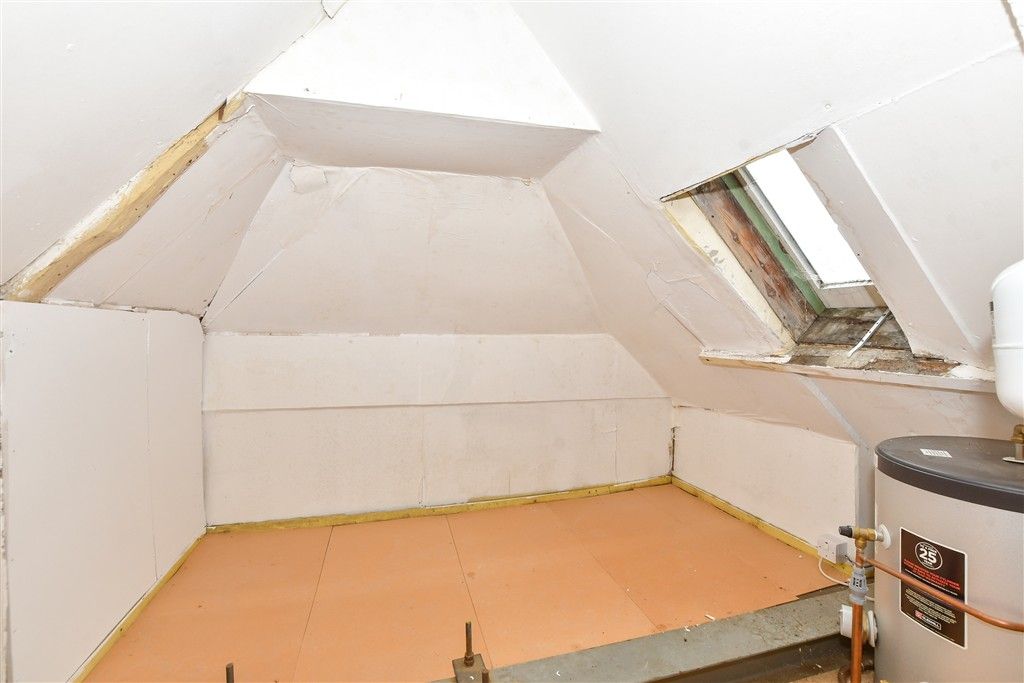 Property photo 3 of 16 Loft Room 3