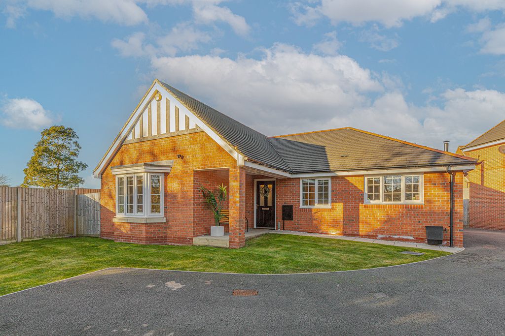 Property photo 2 of 31