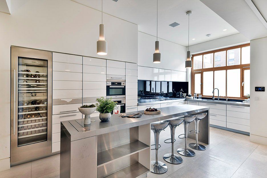 Property photo 2 of 11 Kitchen