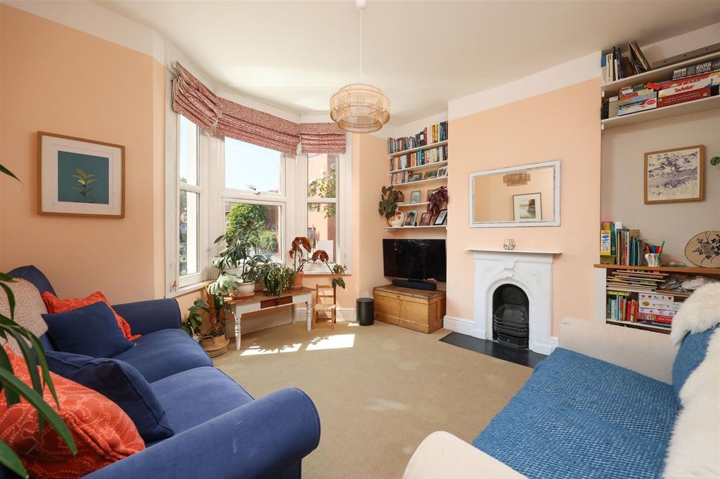 Property photo 2 of 14