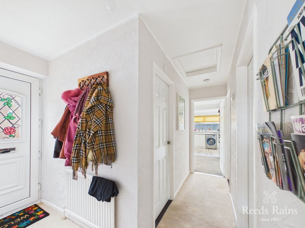 Property photo 3 of 12 Entrance Hall